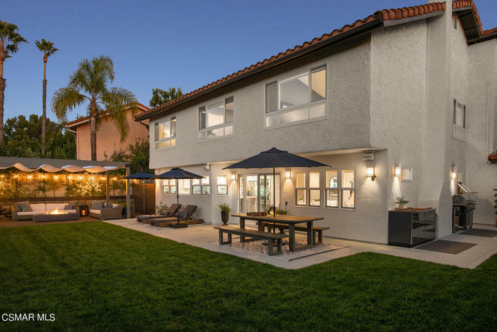 Property Photo:  303 Hunters Point Drive  CA 91361 