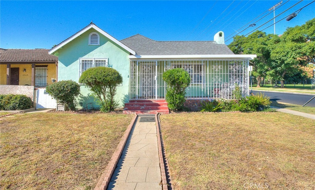 Property Photo:  8901 S St Andrews Place  CA 90047 