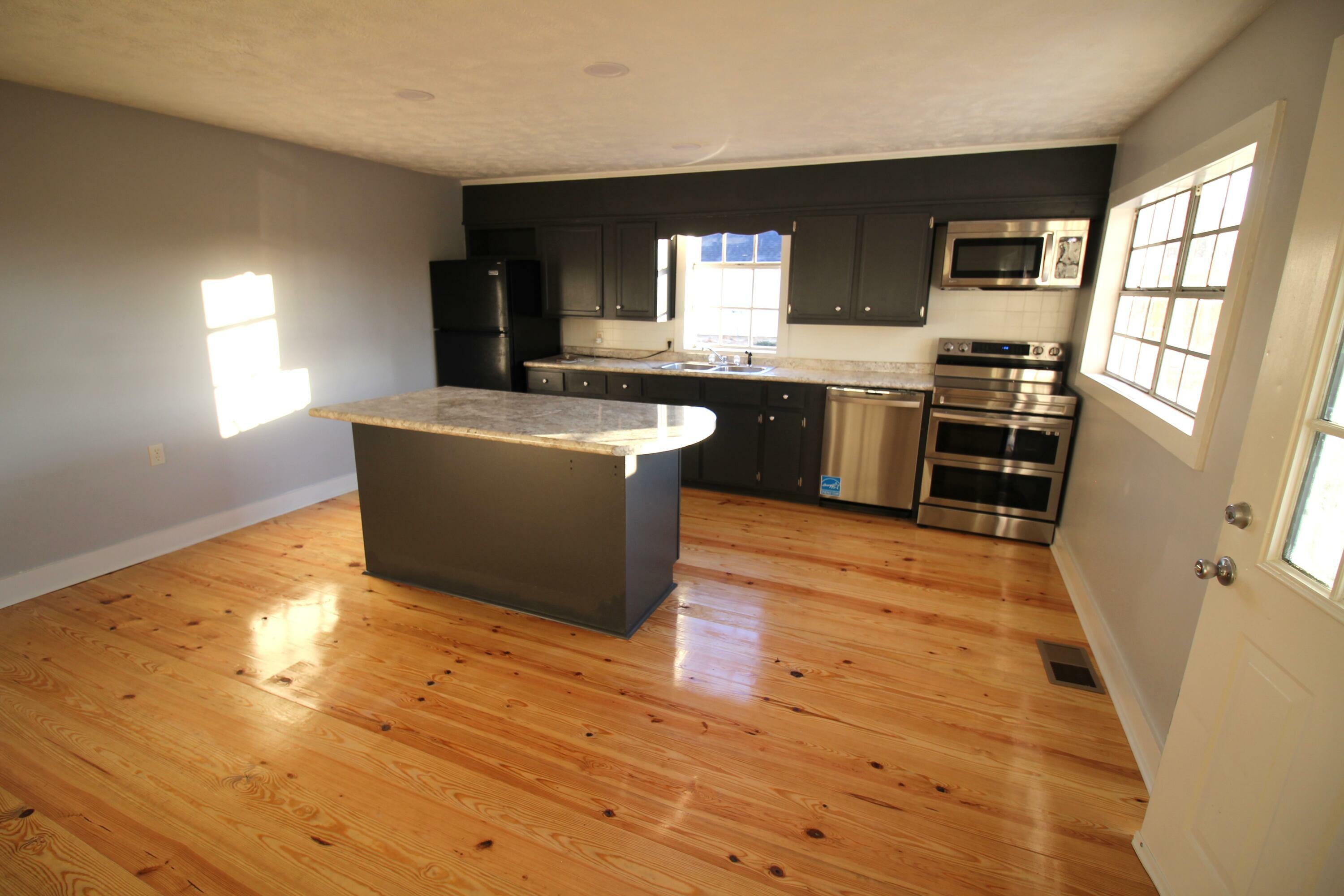 Property Photo:  1088 S 4th St.  MS 38849 