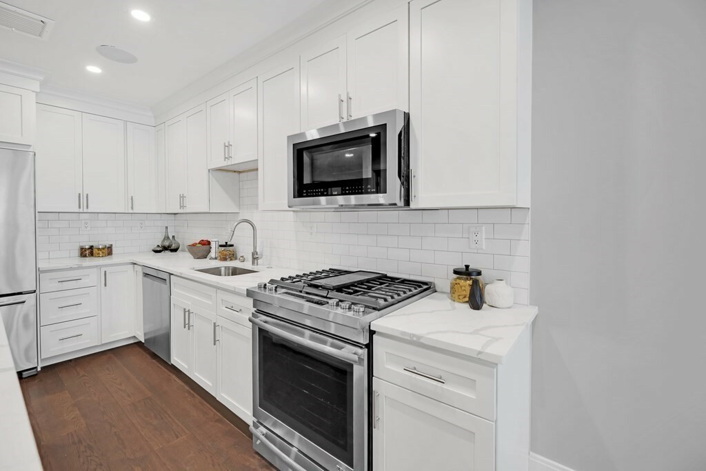 Property Photo:  480 West Broadway 305  MA 02127 