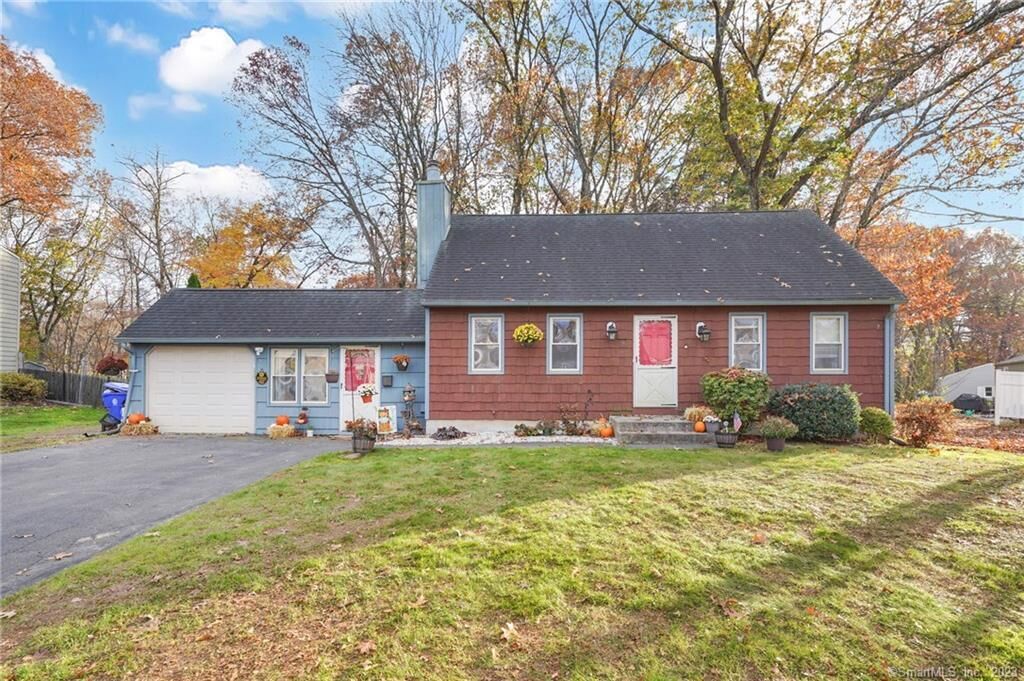 Property Photo: 4 Terrace Circle CT 06082