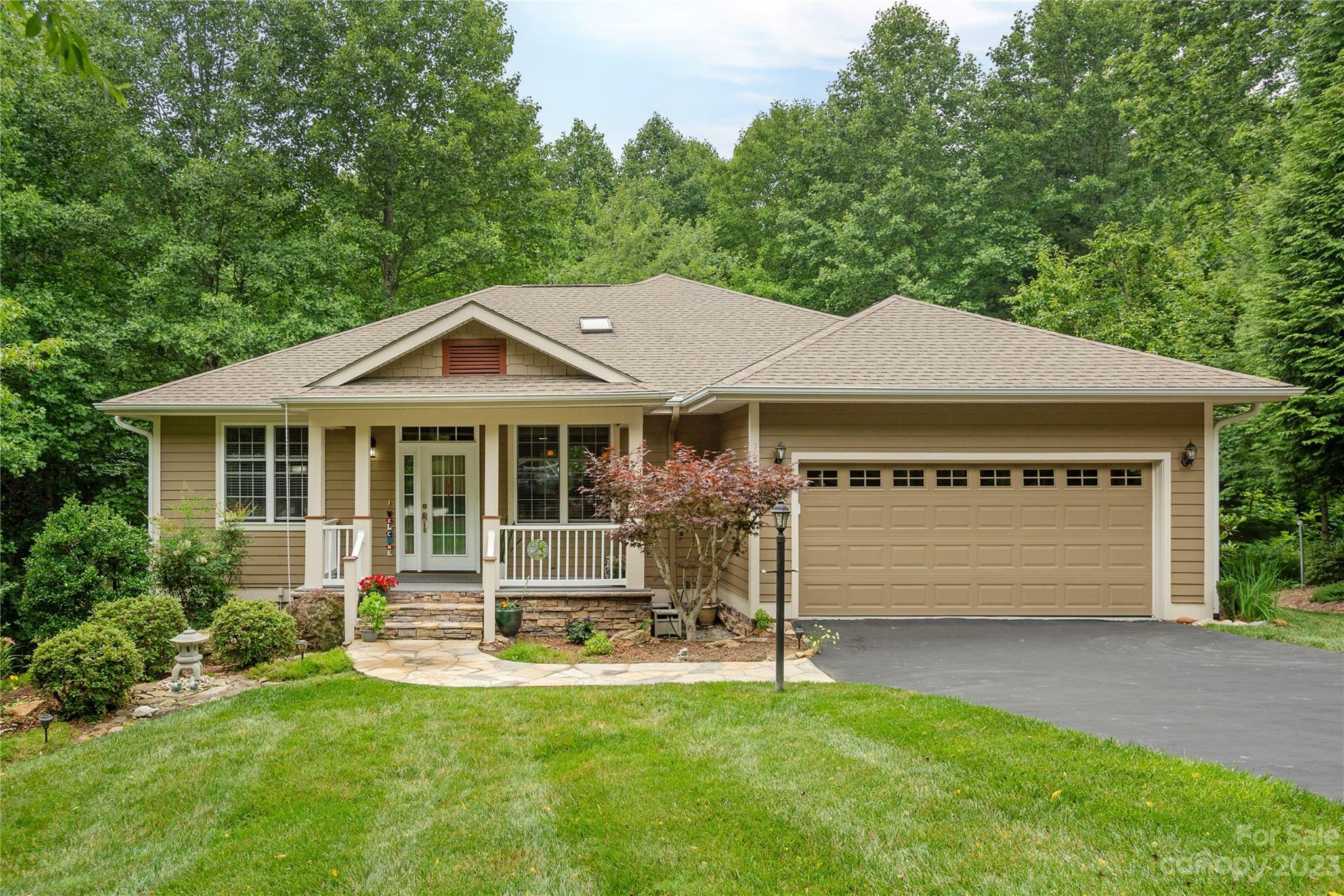 Property Photo: 581 Pinnacle Peak Lane NC 28731