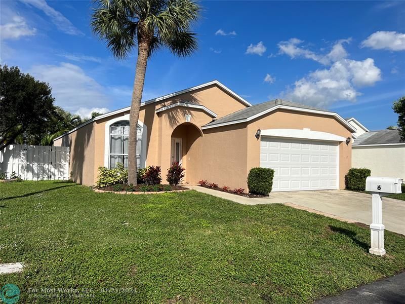 Property Photo: 6 Bentwater Cir FL 33426
