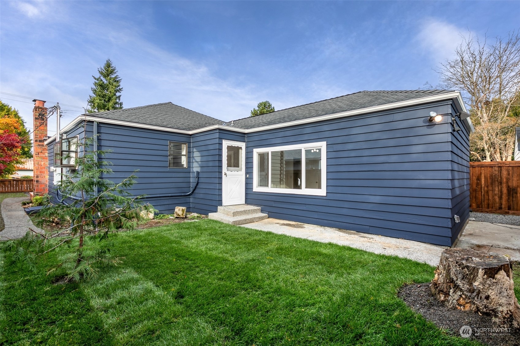 Property Photo:  9512 Mary Avenue NW 1  WA 98117 