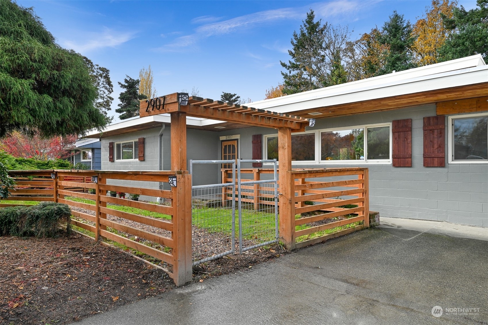 Property Photo: 2907 Lynn St WA 98225