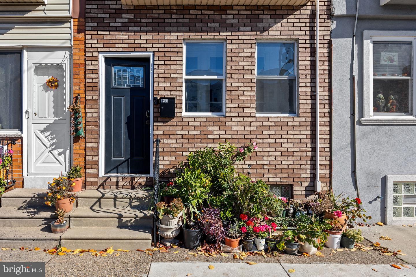 Property Photo:  2609 E Ontario Street  PA 19134 