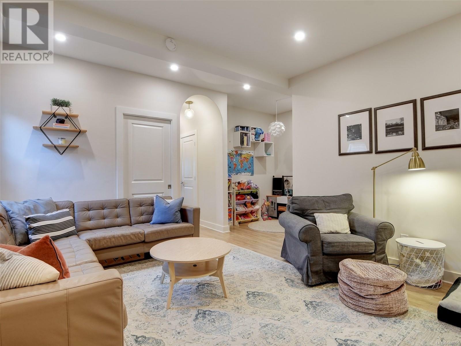 Property Photo: 1112 Smokehouse Crescent BC V9C0K4