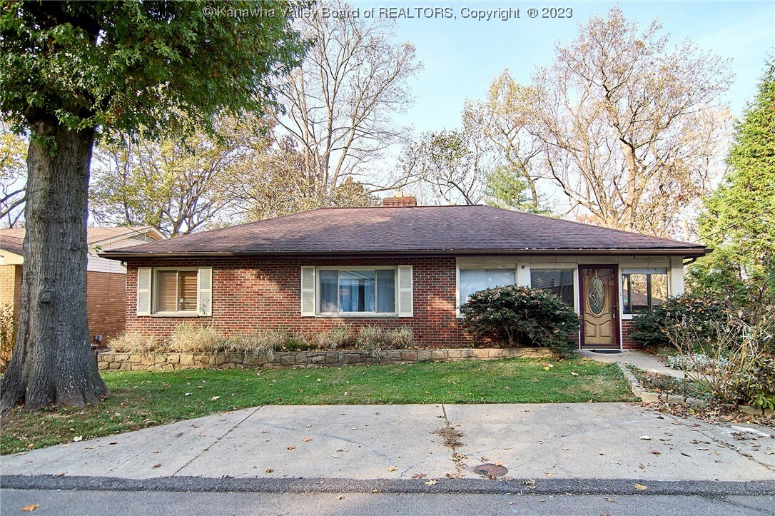 Property Photo: 2410 Woodland Avenue WV 25303