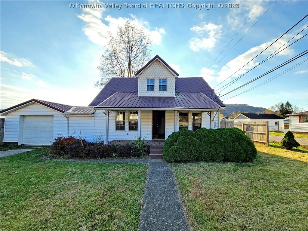 Property Photo:  10 4th Avenue S  WV 25106 