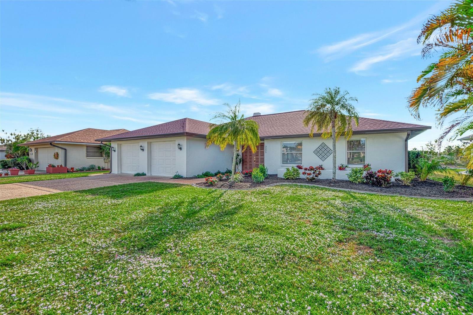 Property Photo:  3225 Meadow Run Drive  FL 34293 