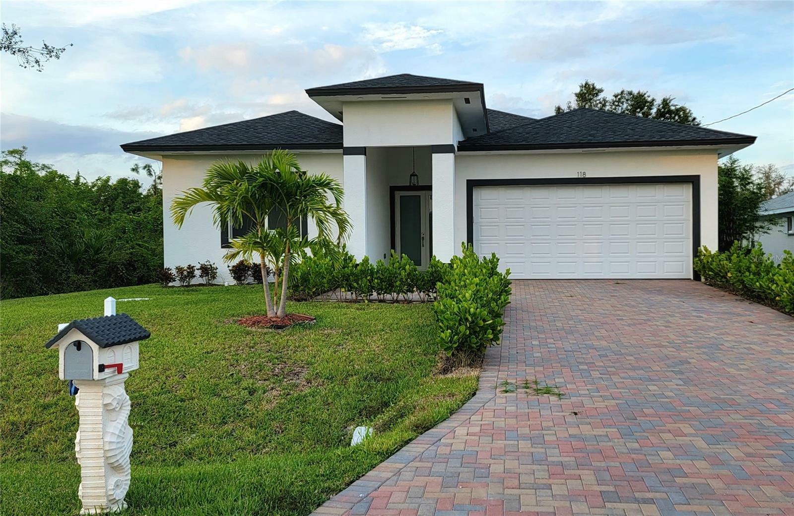 Property Photo: 118 Green Pine Park FL 33947