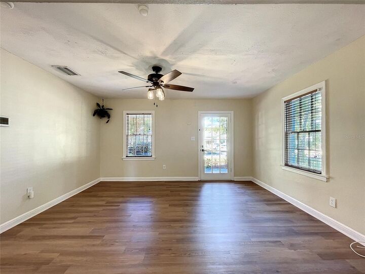 Property Photo: 1407 E Powhatan Avenue FL 33604