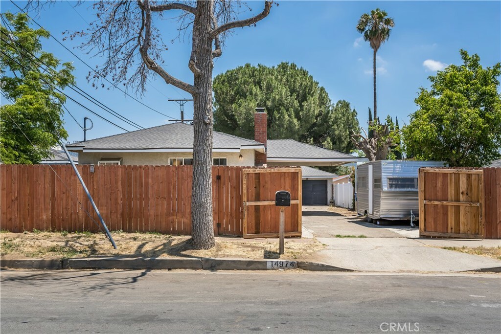 Property Photo:  14974 Paddock Street  CA 91342 