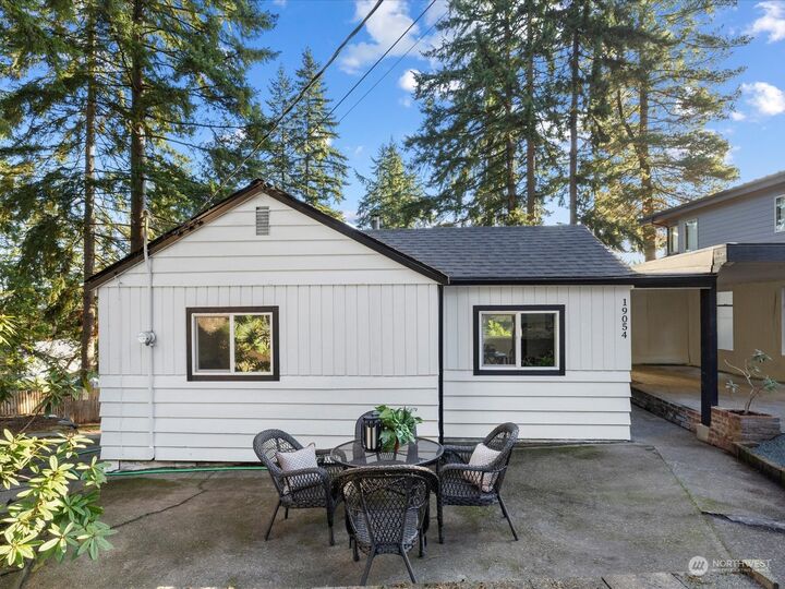 House for sale in Shoreline 19054 12th Avenue NE, Shoreline, WA 98155