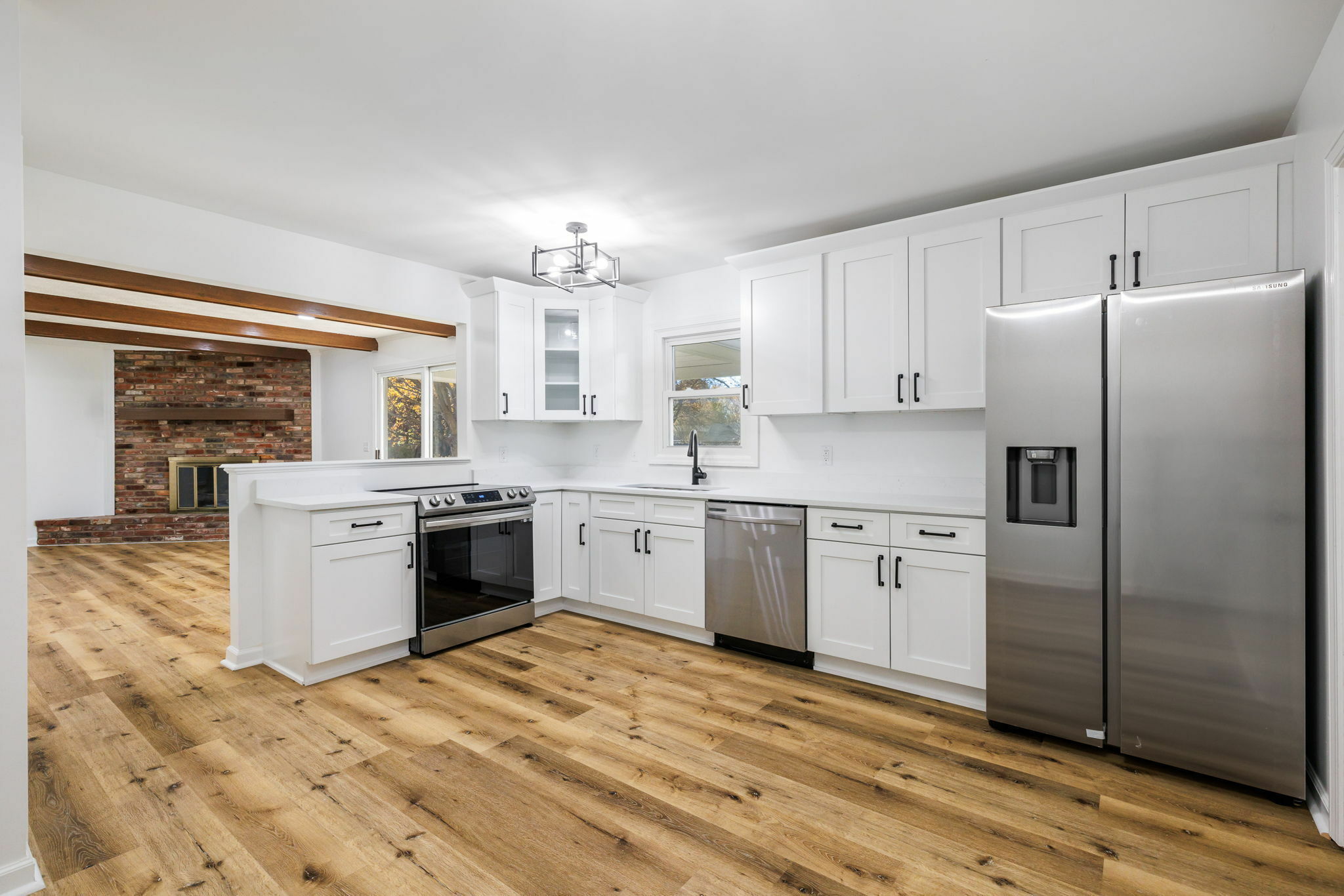 Property Photo: 107 Leichester Court IN 46060