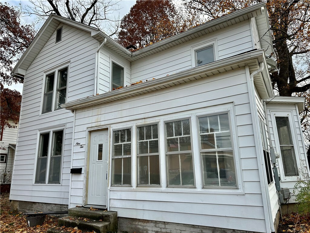 Property Photo:  910 E Main Street  IL 61727 