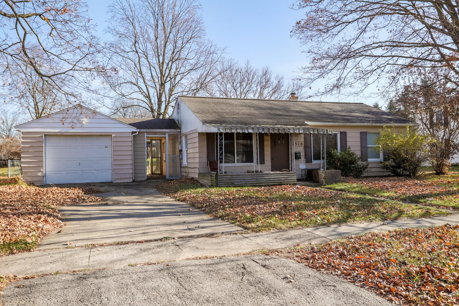 Property Photo:  1510 Dean Drive  MI 49224 