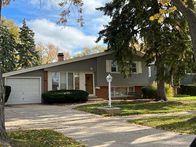 Property Photo: 2115 Spruce Avenue IL 60018