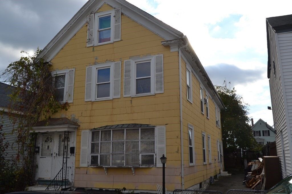 Property Photo:  11 Floyd St  MA 01852 