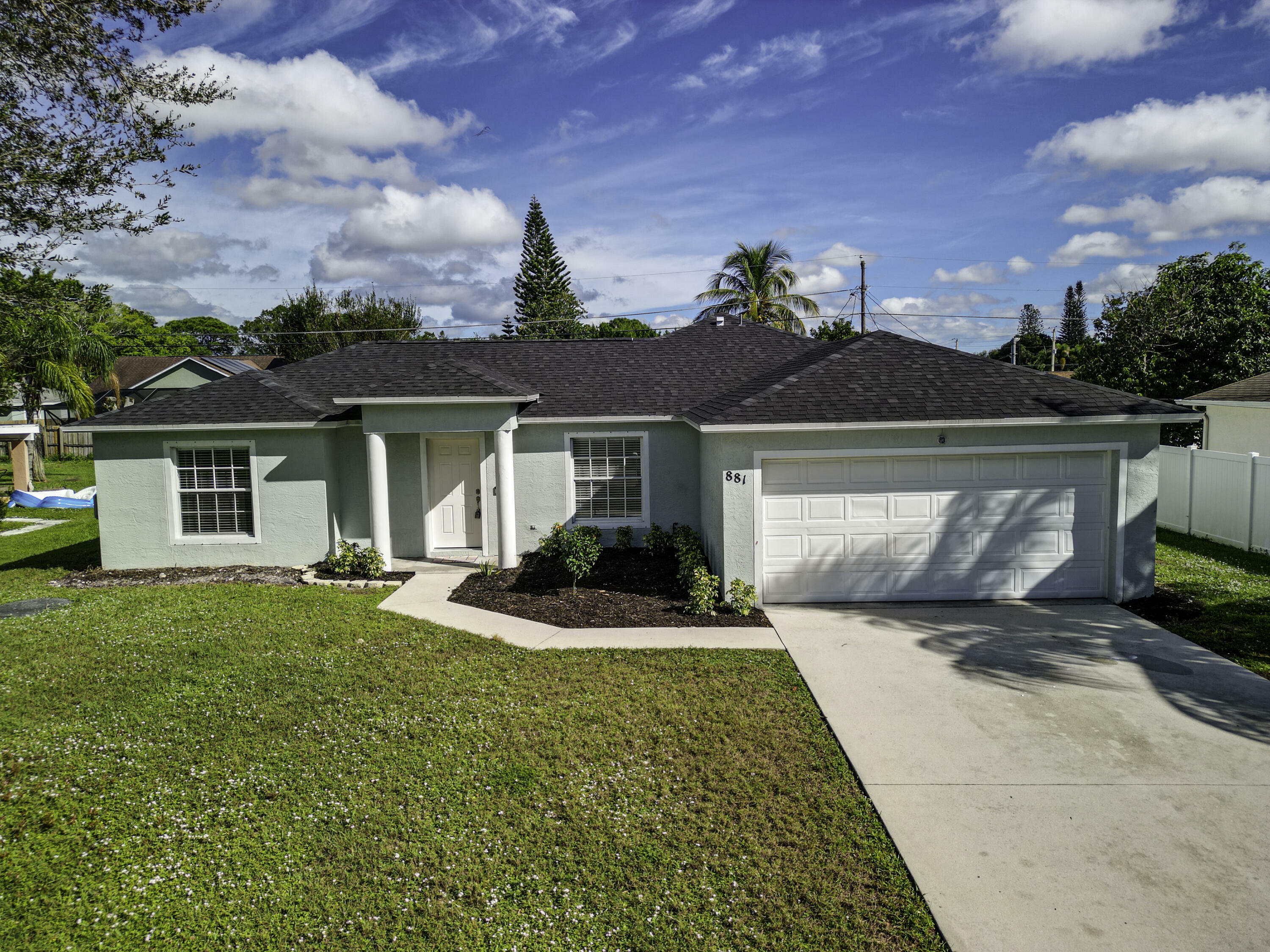 Property Photo:  881 SW Curry Street  FL 34983 