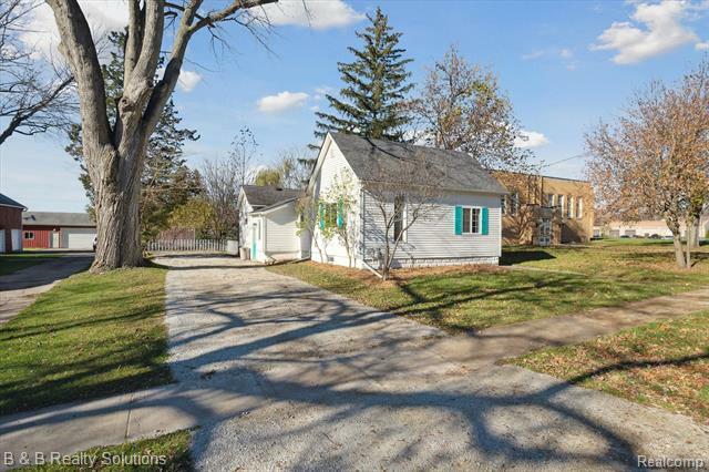 Property Photo:  6647 Jefferson Road  MI 48461 