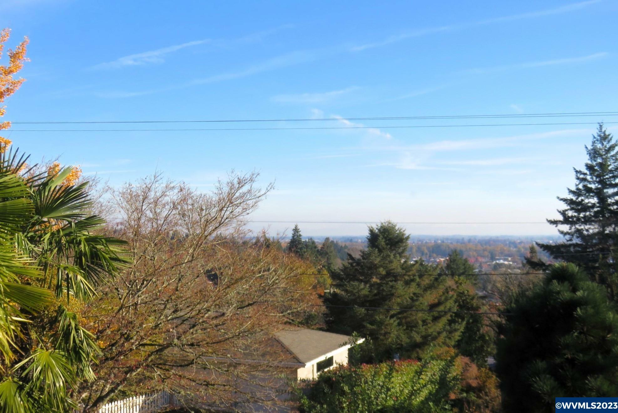 Property Photo:  631  Kingwood Dr NW  OR 97304 