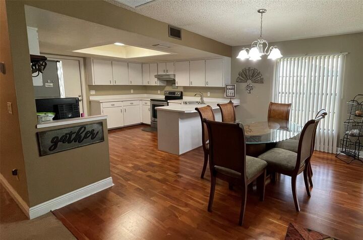 Property Photo: 3030 Royal Palm Drive FL 32141