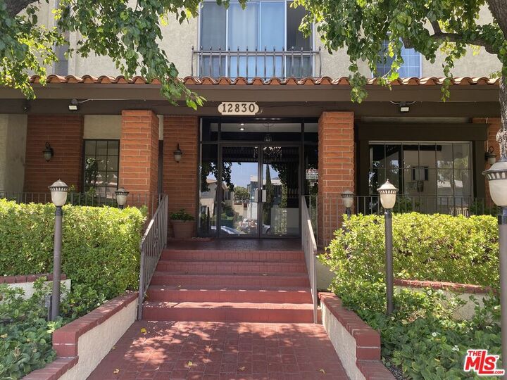 12830 Burbank Boulevard 202  Valley Village CA 91607 photo