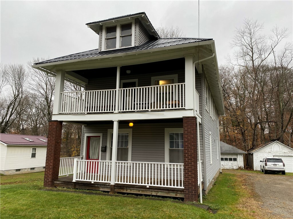 Property Photo:  200 S Mercer Street  PA 16125 