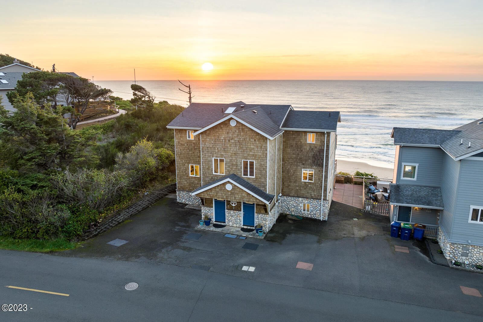 Property Photo:  2223,2221 SW Coast Avenue  OR 97367 