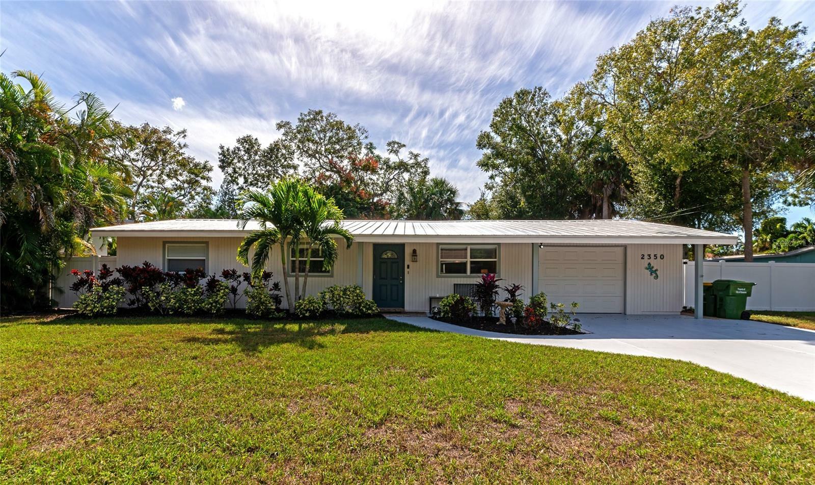 Property Photo:  2350 Hyde Park Street  FL 34239 