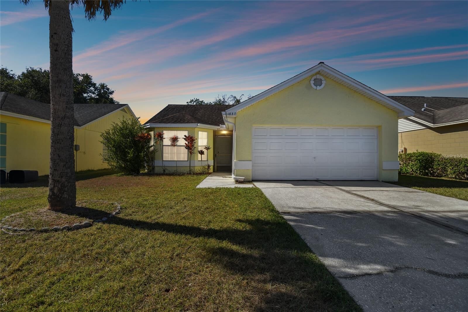 Property Photo:  1837 Tarah Trace Drive  FL 33510 