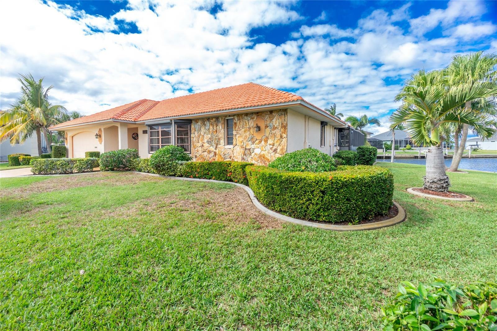 Property Photo:  2790 Bay Court  FL 33950 