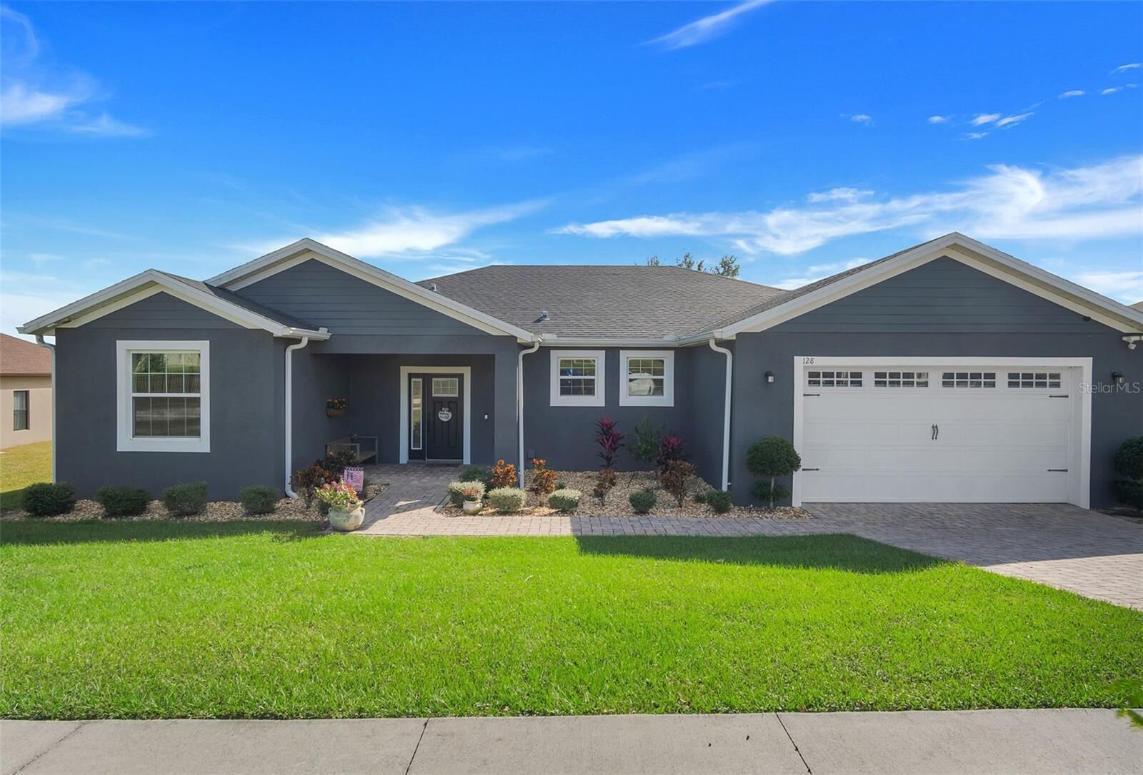 Property Photo: 128 Islabella Way FL 34736
