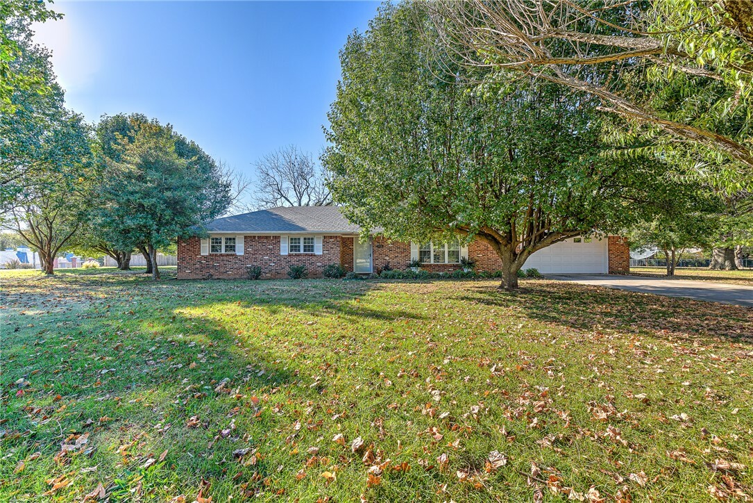 Property Photo:  504 Concord Street  AR 72745 