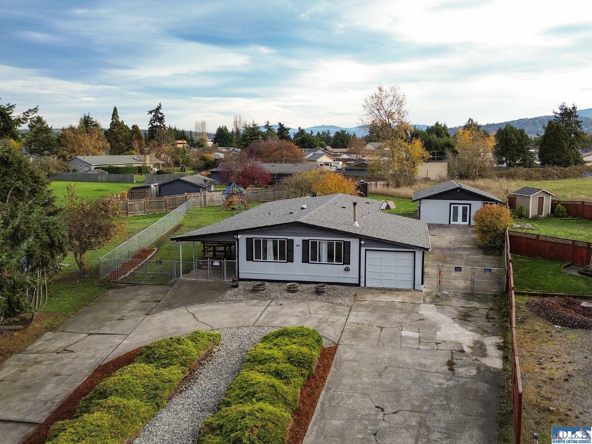 Property Photo:  90 Cottonwood Lane  WA 98382-3801 