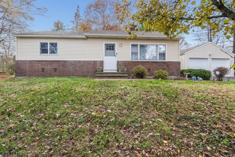 Property Photo:  10 Forest Hill Dr  NJ 08822 