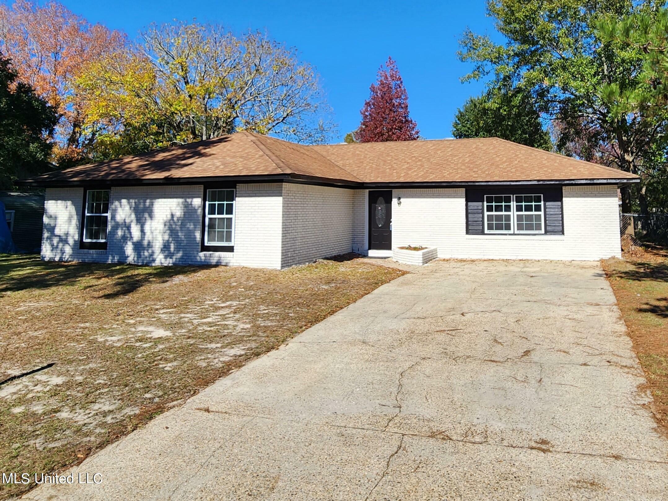 Property Photo:  2303 W Birch Drive  MS 39503 