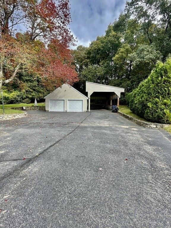 Property Photo:  10 Donahue Ln  MA 01536 