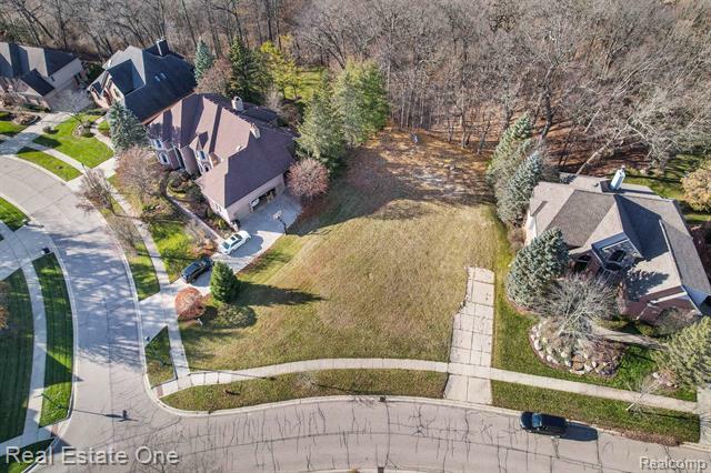 Property Photo:  463 Springview Drive  MI 48307 