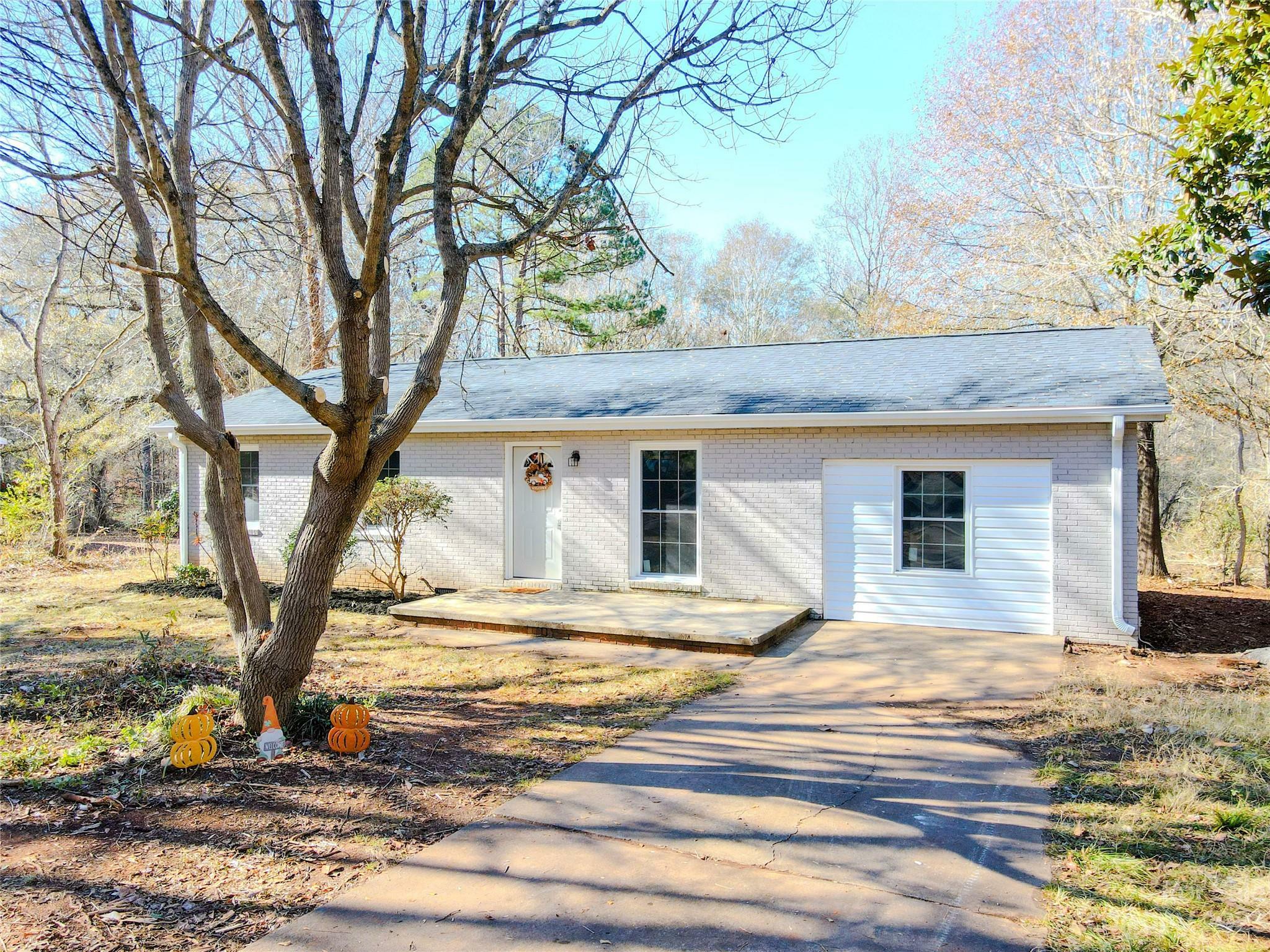 Property Photo:  2014 Melrose Drive  NC 28152 