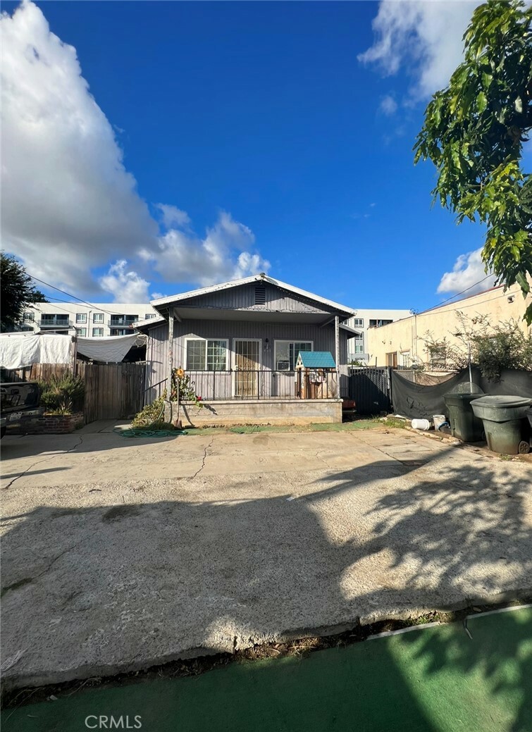 Property Photo:  409 W Crowther Avenue  CA 92870 