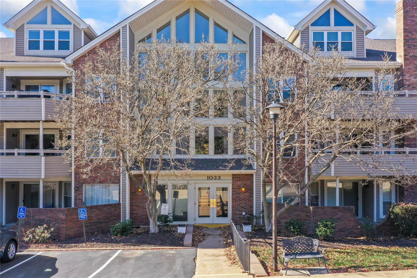 Property Photo: 1033 Wilton Royal Drive 109 MO 63146