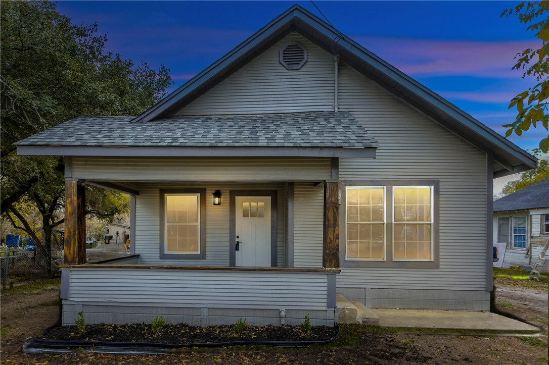 Property Photo:  416 W 6th Street  TX 76657 