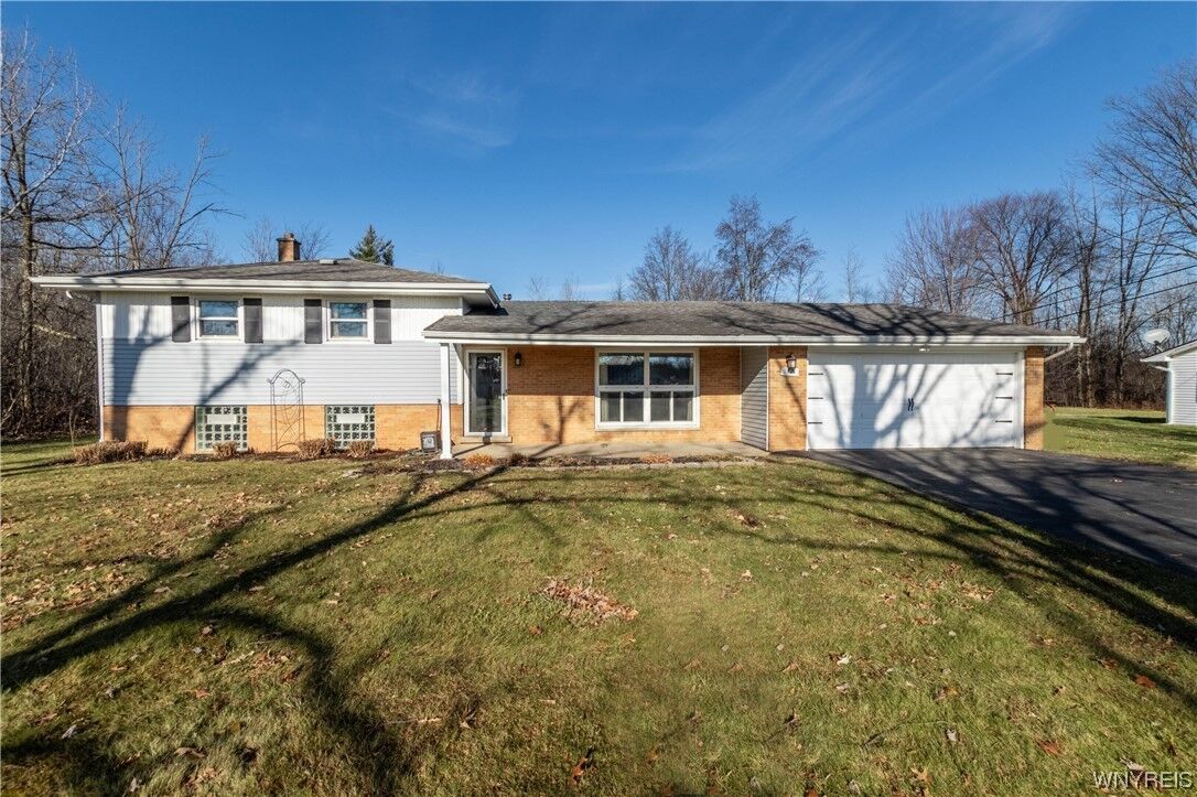 Property Photo:  1821 Webb Road  NY 14072 