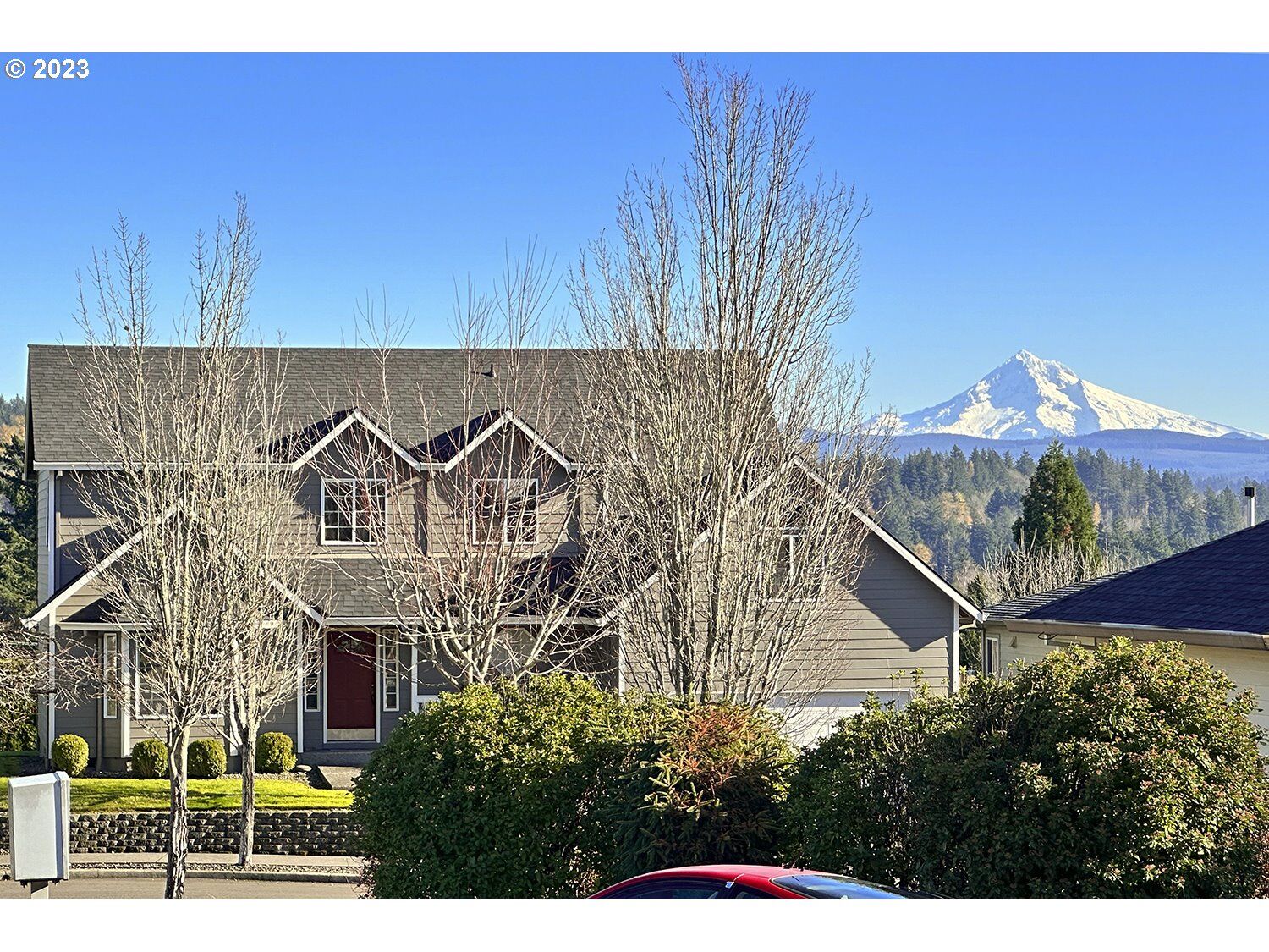 Property Photo:  2026 SW Sunrise Cir  OR 97060 