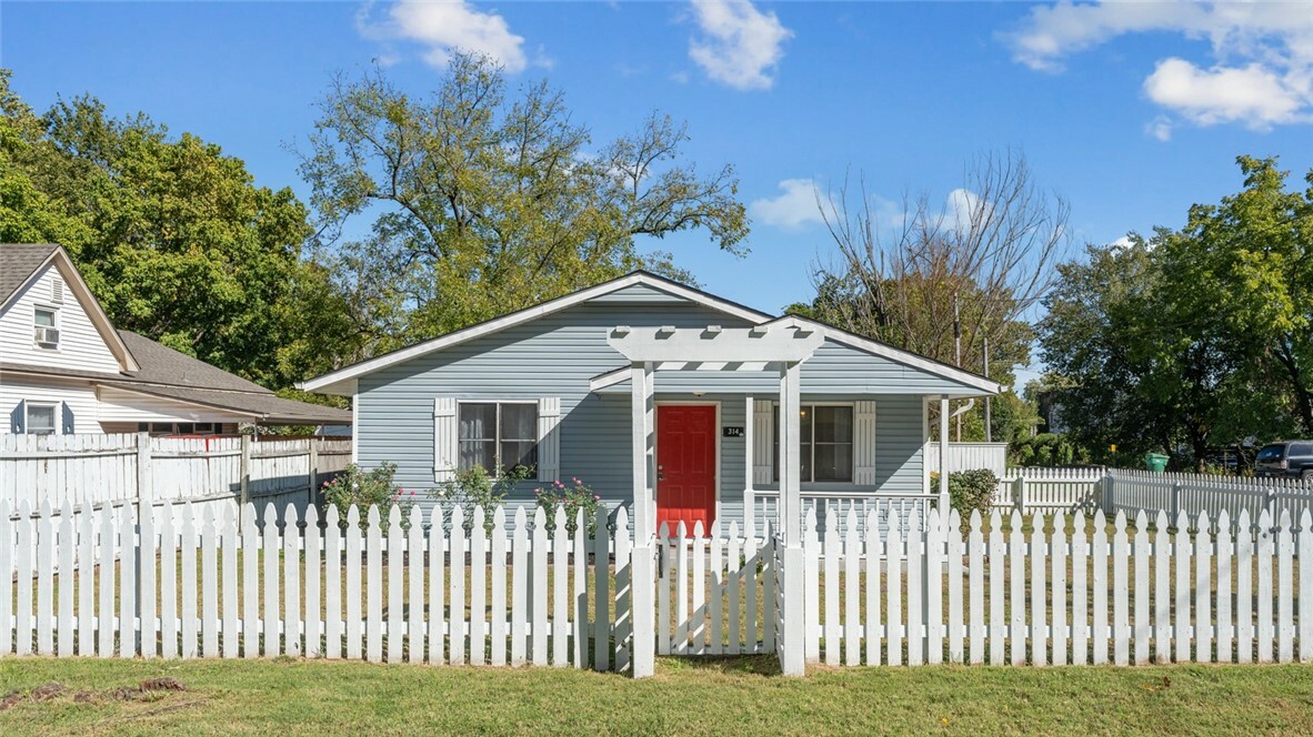 Property Photo:  314 N A Street  AR 72719 