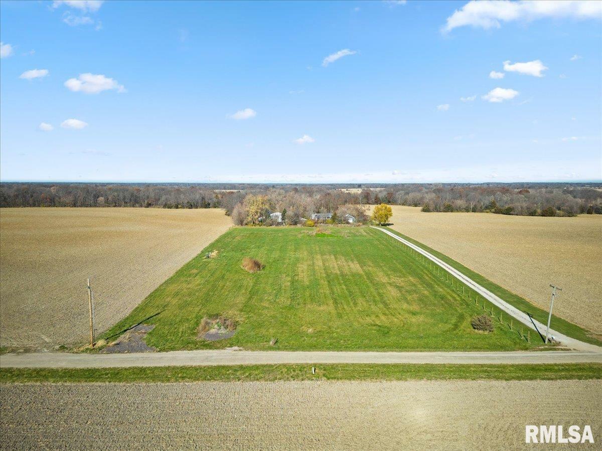 Property Photo:  958 County Road 2150 N Road  IL 61570 