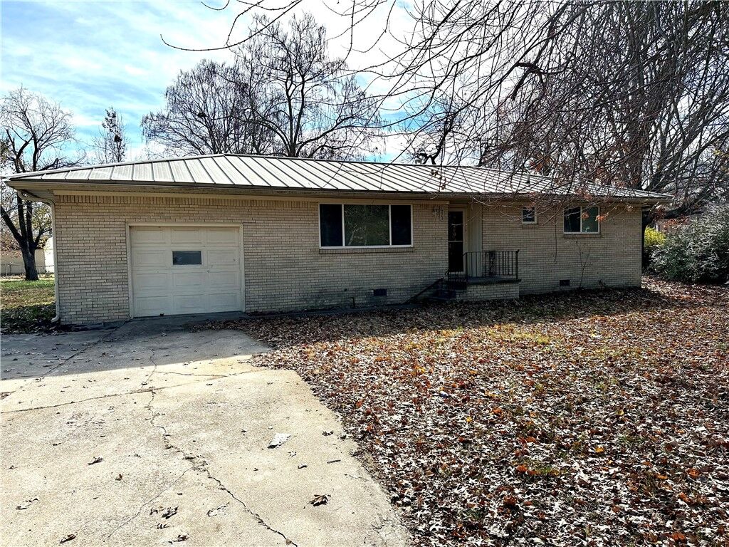 Property Photo:  1715 Horseshoe Drive  AR 72762 