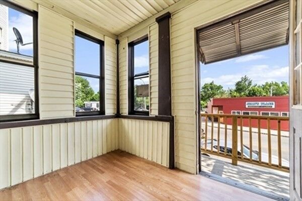 Property Photo:  141 Cambridge St. 1  MA 01603 